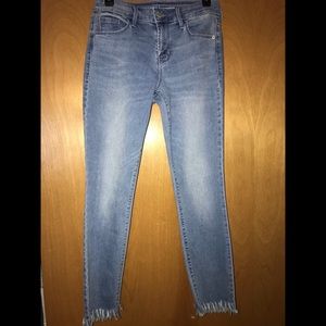 Ankle fringe lightwash jeans